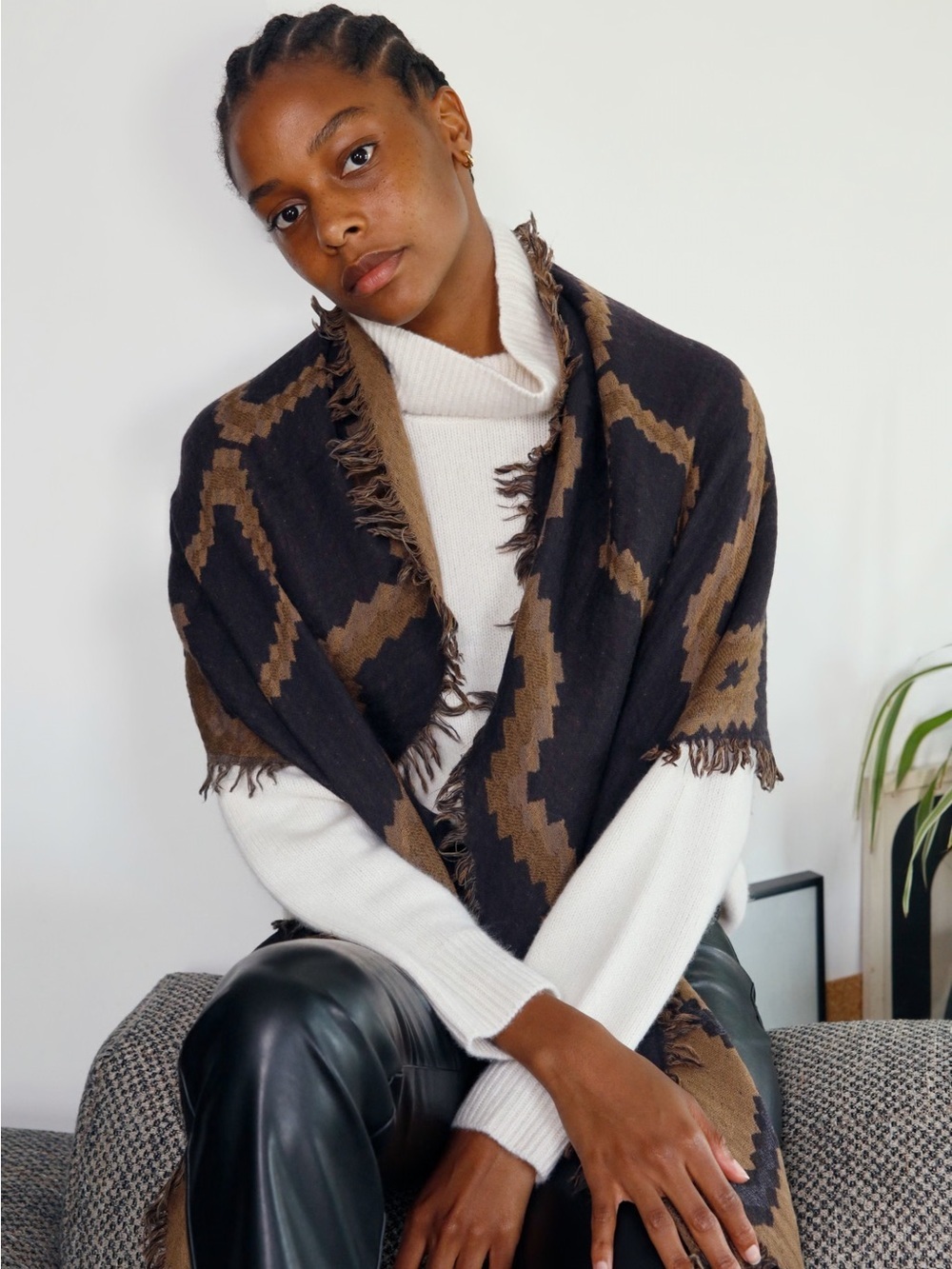 Aritzia Wilfred Diamond Blanket Scarf 100% Wool - Picture 2 of 5